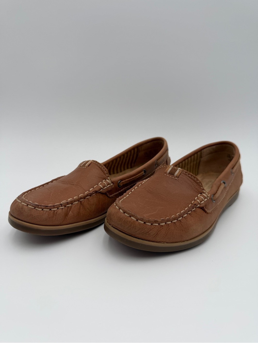 Naturalizer Women’s Tan Leather Slip-On Moccasin Loafers